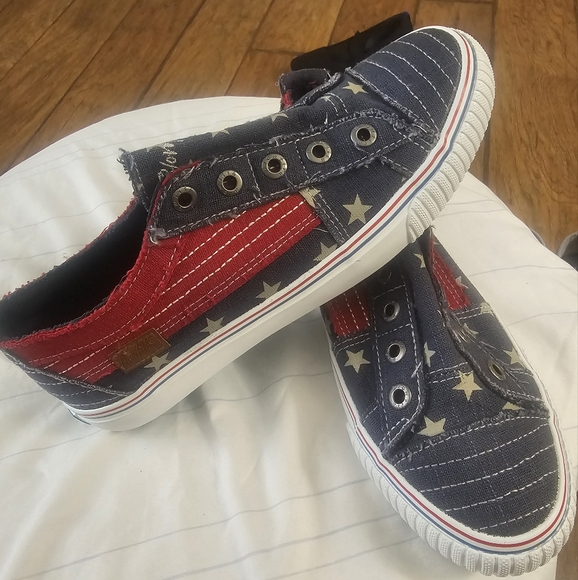 Women's Size 10 Blowfish Patriotic Shoes - Picture 2 of 3